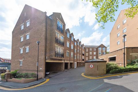 18 Caversham Place, Sutton Coldfield, B73 6HY
