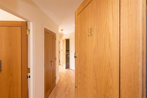 18 Caversham Place, Sutton Coldfield, B73 6HY