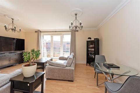 18 Caversham Place, Sutton Coldfield, B73 6HY