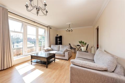 18 Caversham Place, Sutton Coldfield, B73 6HY