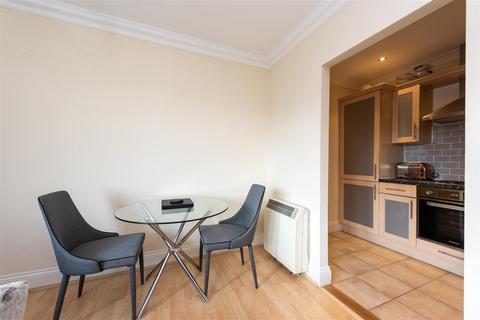 18 Caversham Place, Sutton Coldfield, B73 6HY