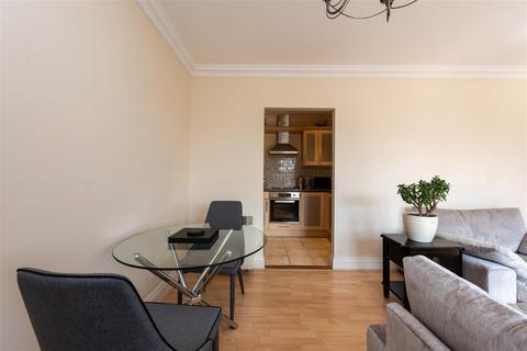 18 Caversham Place, Sutton Coldfield, B73 6HY