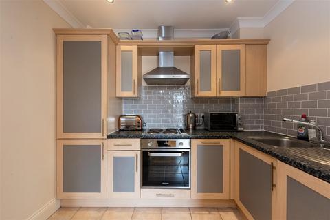 18 Caversham Place, Sutton Coldfield, B73 6HY