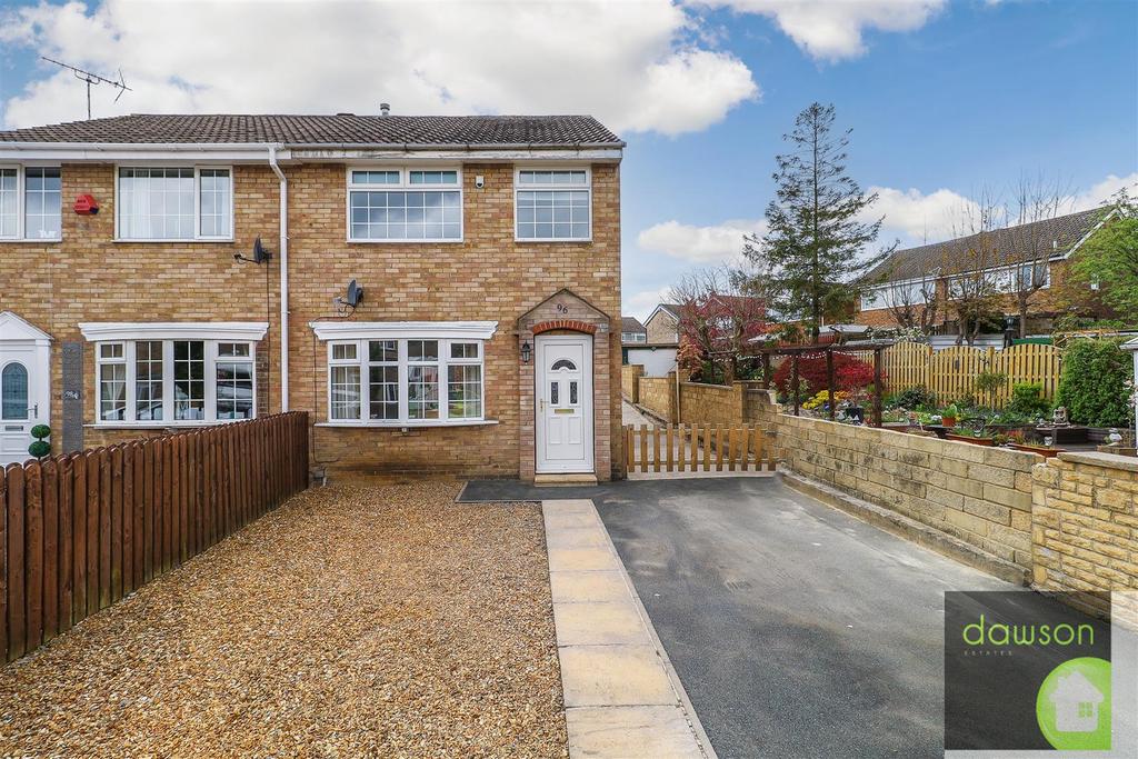Oakdale Close, Halifax 3 bed semidetached house £850 pcm (£196 pw)