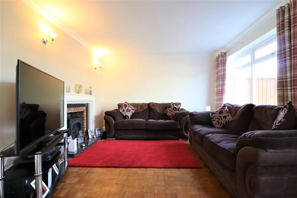 The Crescent,Welton 3 bed semidetached house for sale £250,000