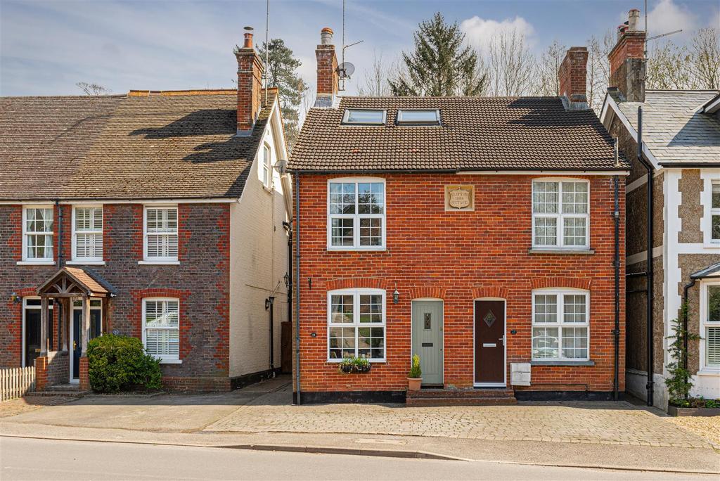 Mid Street, South Nutfield, Redhill 4 bed house £550,000
