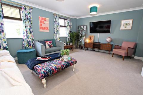 37 Dalton Crescent, Durham, DH1 4FB