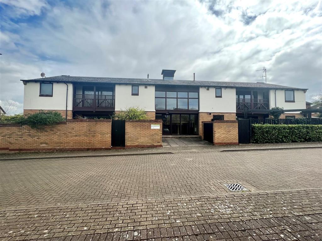 Homeward Court, Loughton, Milton Keynes 1 bed apartment for sale £105,000