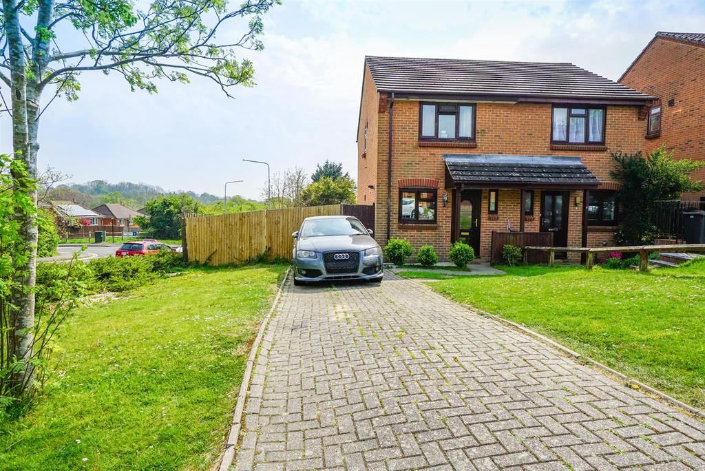 Northiam Rise, St. LeonardsOnSea 2 bed semidetached house £300,000