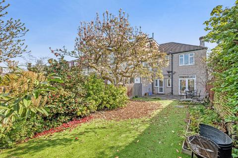 33 Fairway, London, SW20 9DN