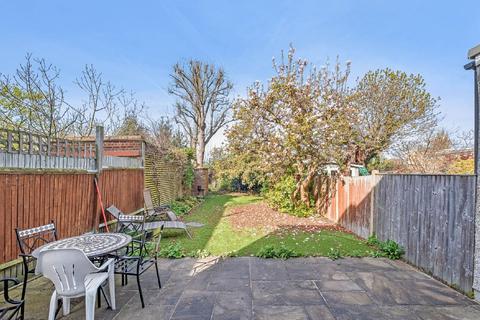 33 Fairway, London, SW20 9DN