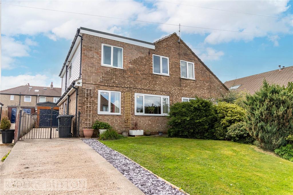 Banks Crescent, Golcar, Huddersfield... 4 bed semidetached house £