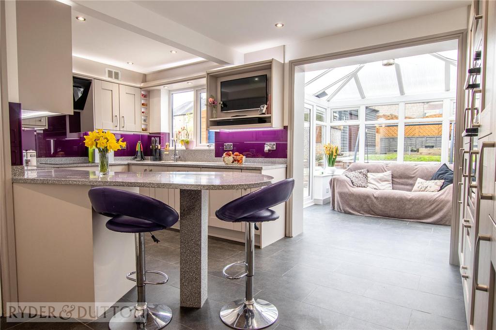 Banks Crescent, Golcar, Huddersfield... 4 bed semidetached house £