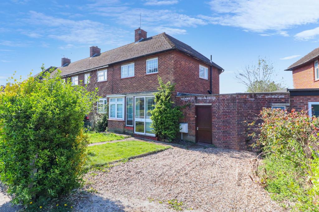The Fairway, Abbots Langley, Herts, WD5 2 bed end of terrace house £450,000