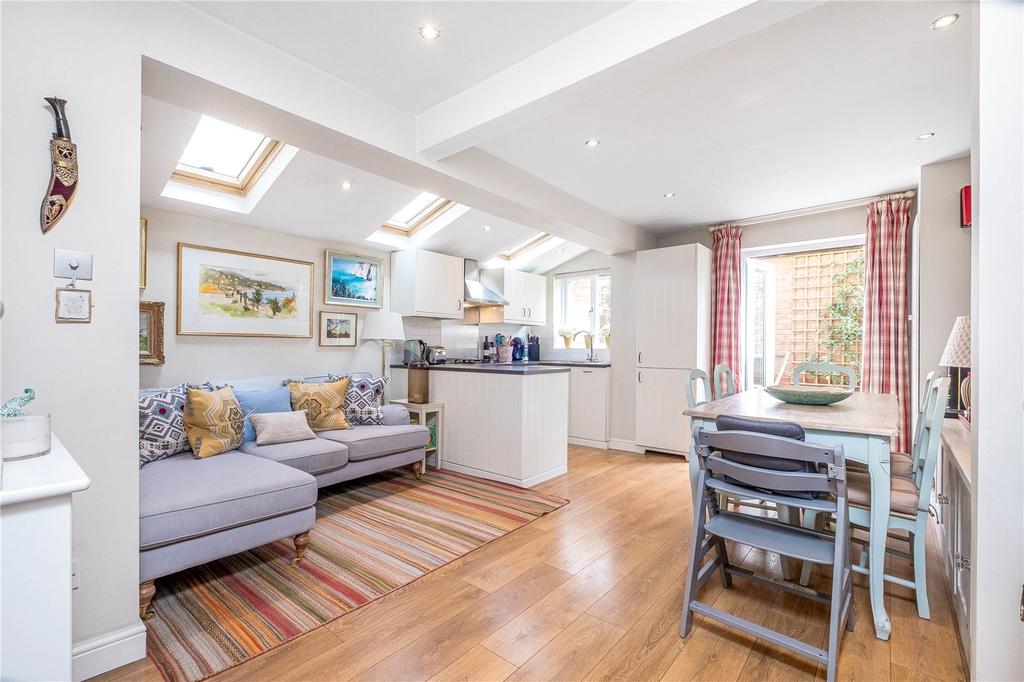 Pellant Road, Fulham, London, SW6 2 bed flat £625,000