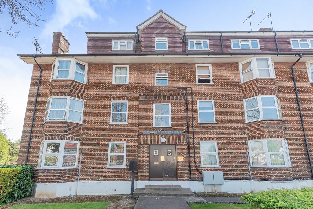 Deans Court, Brook Avenue, Edgware... 2 bed flat £339,950