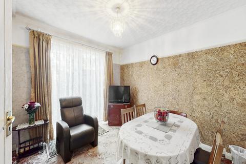 29 Woodside Close, Wembley, HA0 1UL