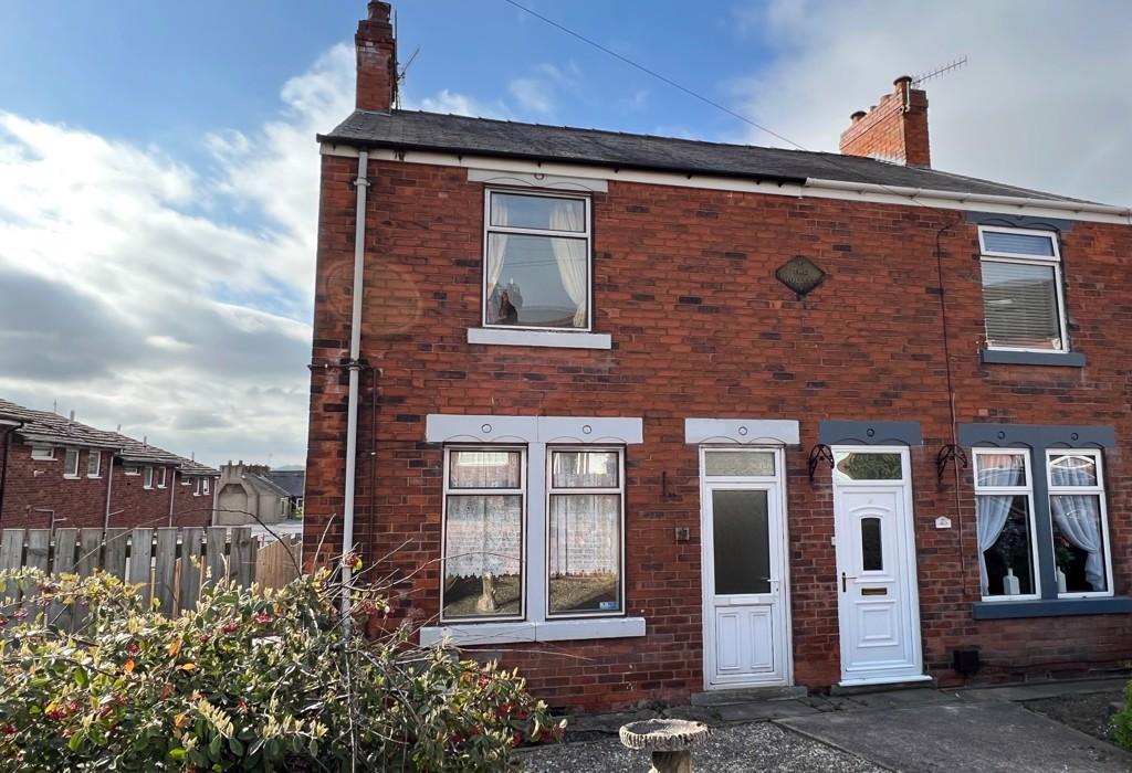 Handley Road, New Whittington... 2 bed semidetached house £550 pcm