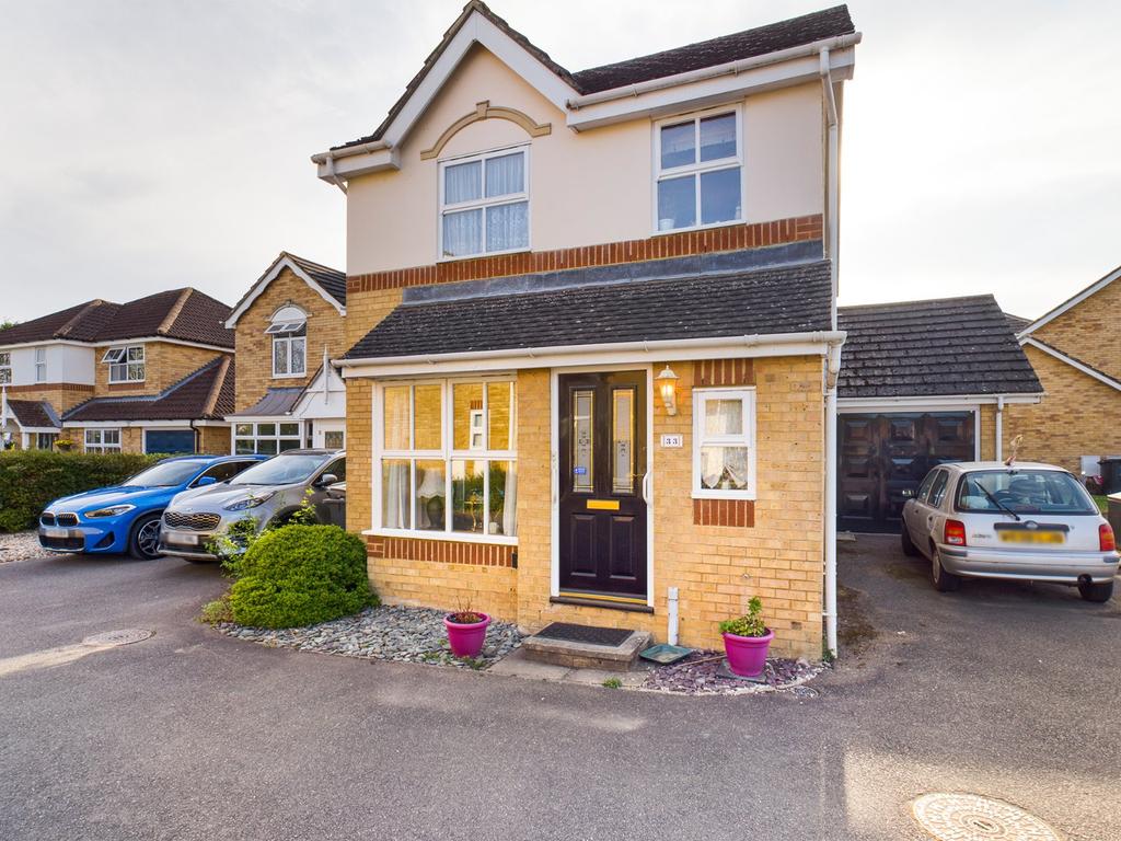 Clarendon Gate, Ottershaw, Surrey, KT16 3 bed detached house £575,000