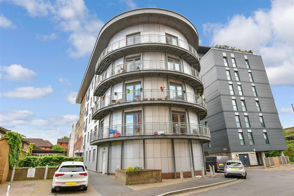 Roden Street, Ilford, Essex 2 bed apartment £270,000