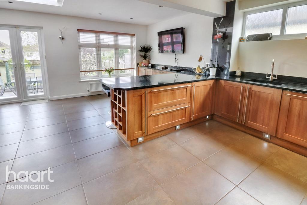 Brunswick Gardens, Hainault 5 bed end of terrace house £600,000