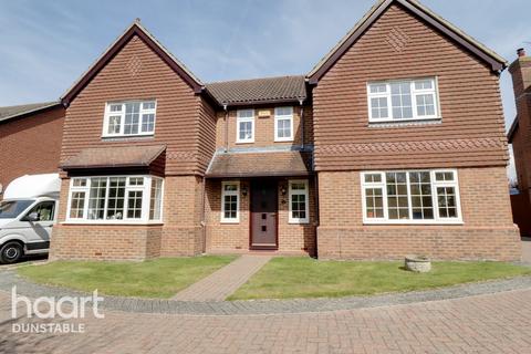12 Badgers Gate, Dunstable, LU6 2BF