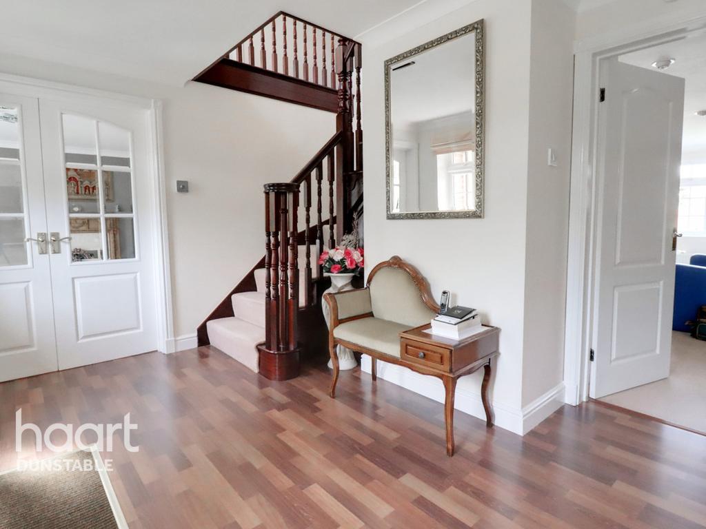 Badgers Gate, Dunstable 5 bed detached house £780,000