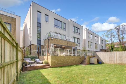 9 Wellston Crescent, London, N14 4EW