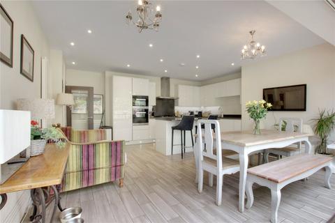 9 Wellston Crescent, London, N14 4EW