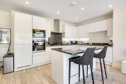 9 Wellston Crescent, London, N14 4EW