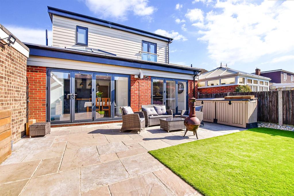 Grays Way, Canterbury, Kent 5 bed semidetached house £495,000