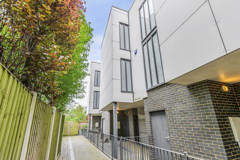 7 Richmond Mews, London, SE6 3AW