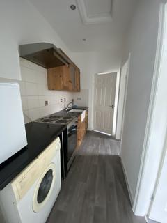 2 bedroom flat to rent, Victoria Avenue, Walsall WS3