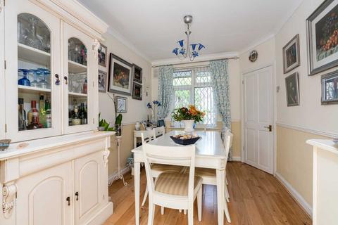 108 Park Avenue, Bushey, WD23 2BB