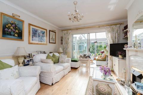 108 Park Avenue, Bushey, WD23 2BB