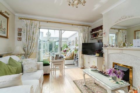 108 Park Avenue, Bushey, WD23 2BB