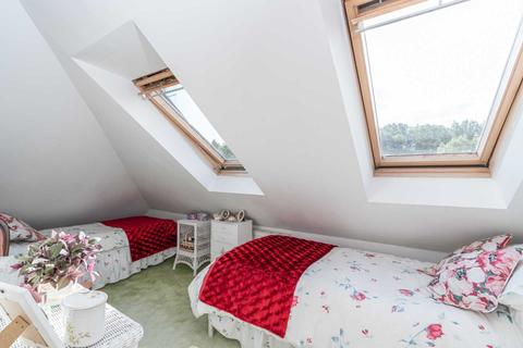 108 Park Avenue, Bushey, WD23 2BB