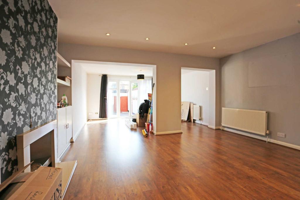 Birch Close, Romford, RM7 3 bed semidetached house £1,600 pcm (£369 pw)