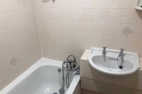 3 bedroom apartment to rent, Otho Court, Brentford Dock