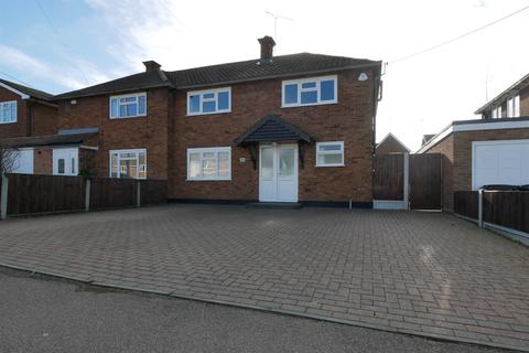 3 bedroom Semi Detached House in Rayleigh, Essex