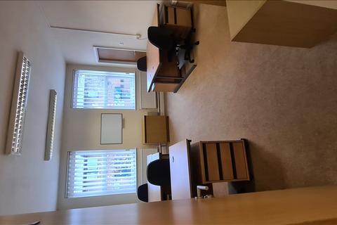 Serviced office to rent, Wellington Road,Oakridge House,