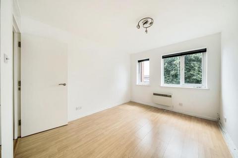 2 bedroom apartment to rent, Sunbury,  Sunbury On Thames,  TW16