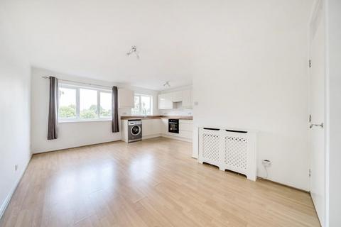 2 bedroom apartment to rent, Sunbury,  Sunbury On Thames,  TW16