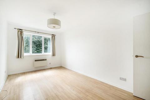 2 bedroom apartment to rent, Sunbury,  Sunbury On Thames,  TW16