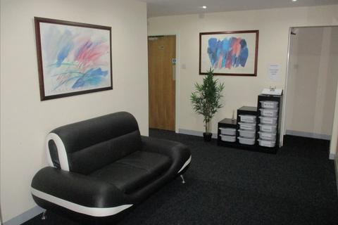 Serviced office to rent - 10-12 Westgate,Certacs House,