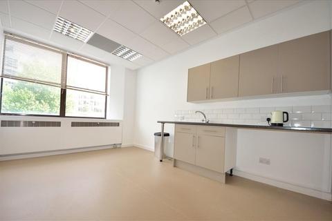 Serviced office to rent - Focal Point,27-35 Fleet Street,