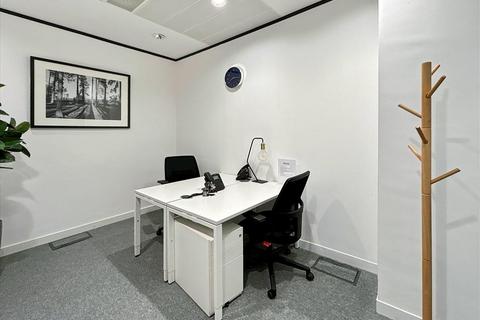 Office to rent - 100 West George Street,,