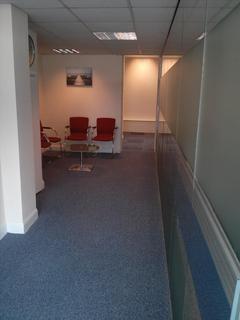 Serviced office to rent - 18 Roneo Corner,,