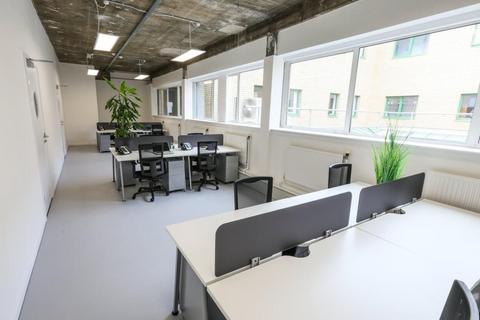 Serviced office to rent - 470 Bath Road,,