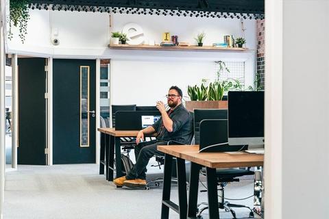 Office to rent - Cotton End,,
